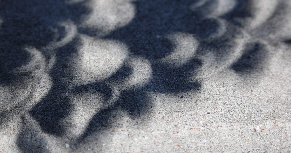 Patterns on the ground during the eclipse of 2017